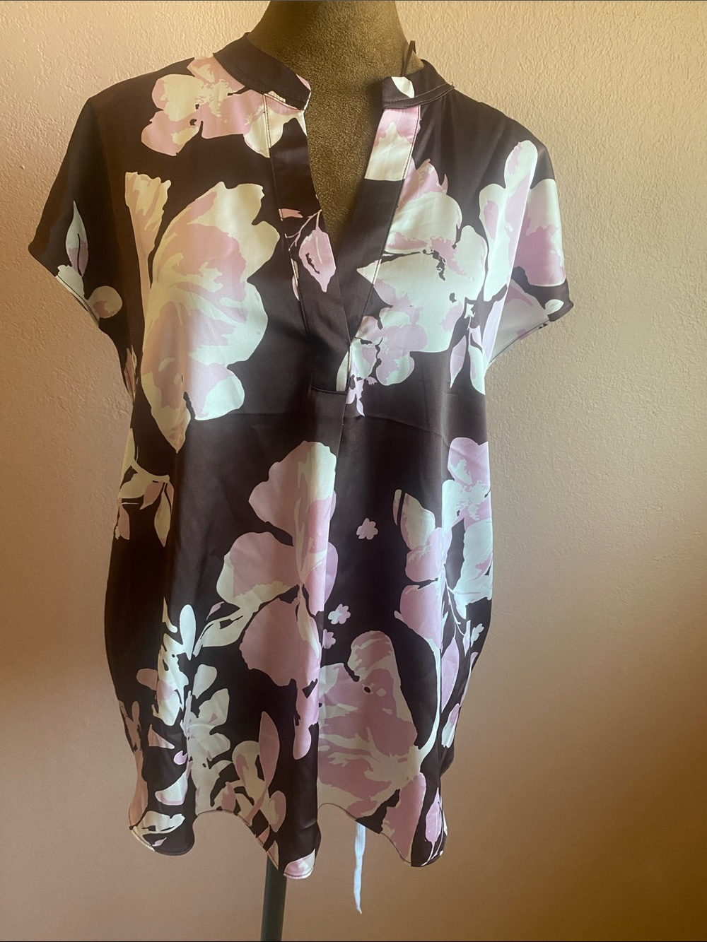 MAISON D’AMELIE Floral Split-Neck Blouse in Brown  and Light Pink